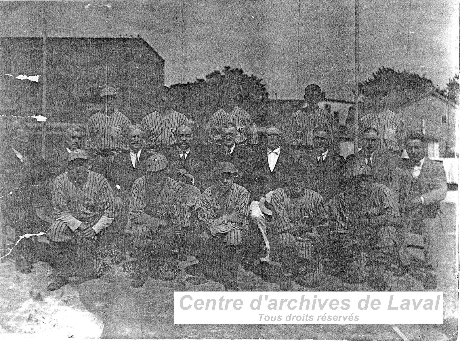 Joueurs de baseball et dignitaires du pnitencier Saint-Vincent-de-Paul vers les annes 1920